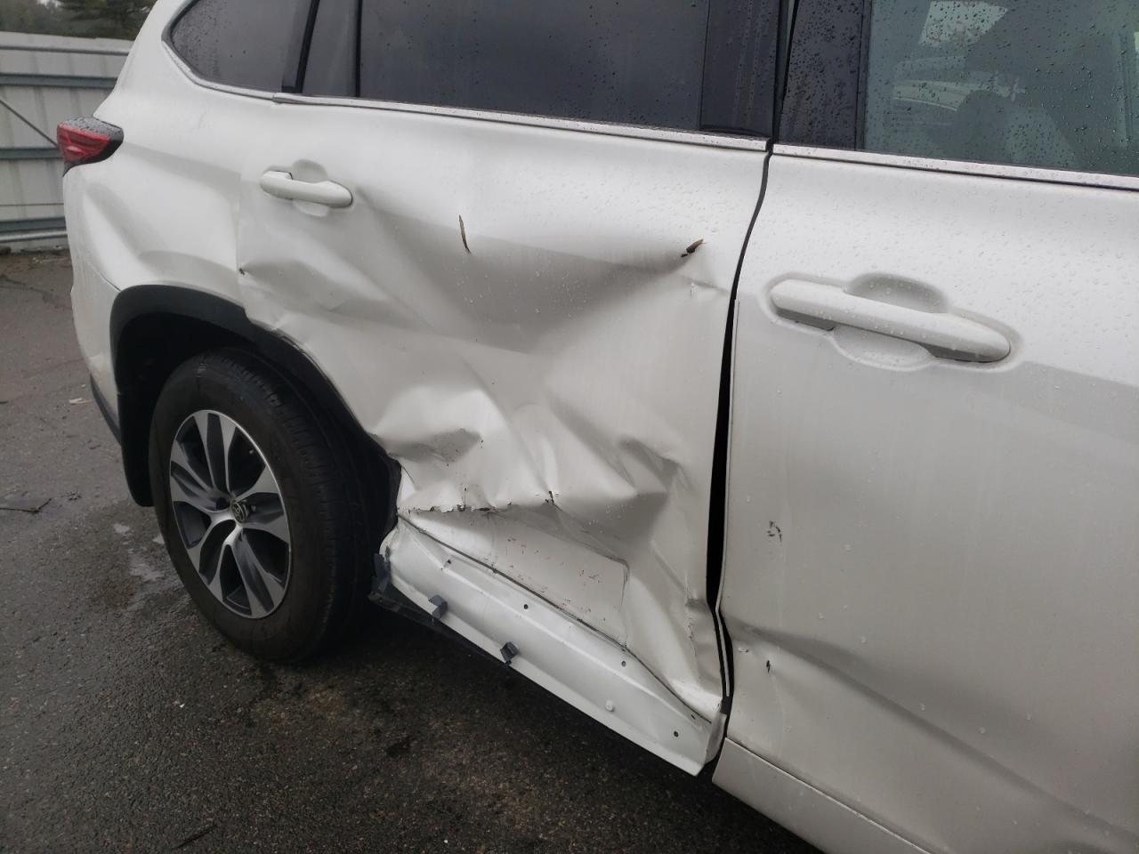 Photo 9 from auction – 2021 TOYOTA HIGHLANDER with VIN 5TDGZRBH1MS133686