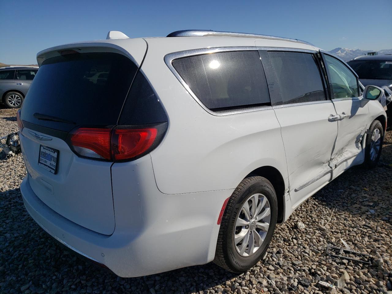 Photo 4 from auction – 2018 CHRYSLER PACIFICA with VIN 2C4RC1BG9JR217150