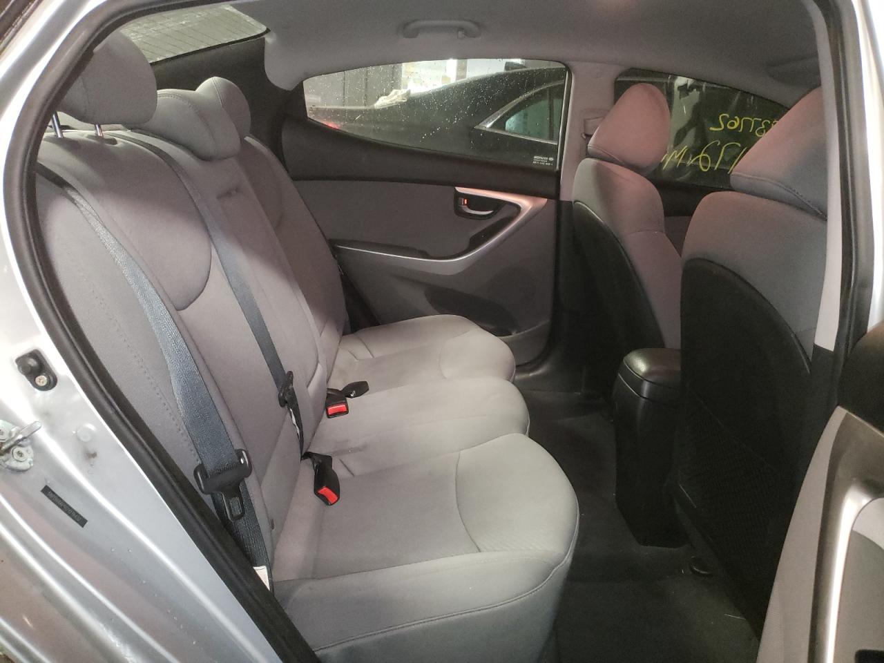 Photo 6 from auction – 2012 HYUNDAI ELANTRA GL with VIN 5NPDH4AE6CH078432