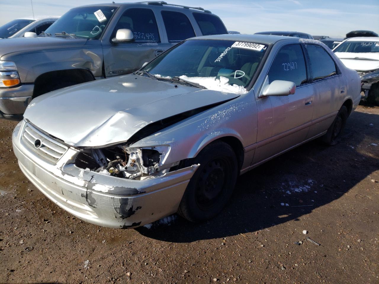 Photo 2 from auction – 2001 TOYOTA CAMRY CE with VIN JT2BG22KX10600579