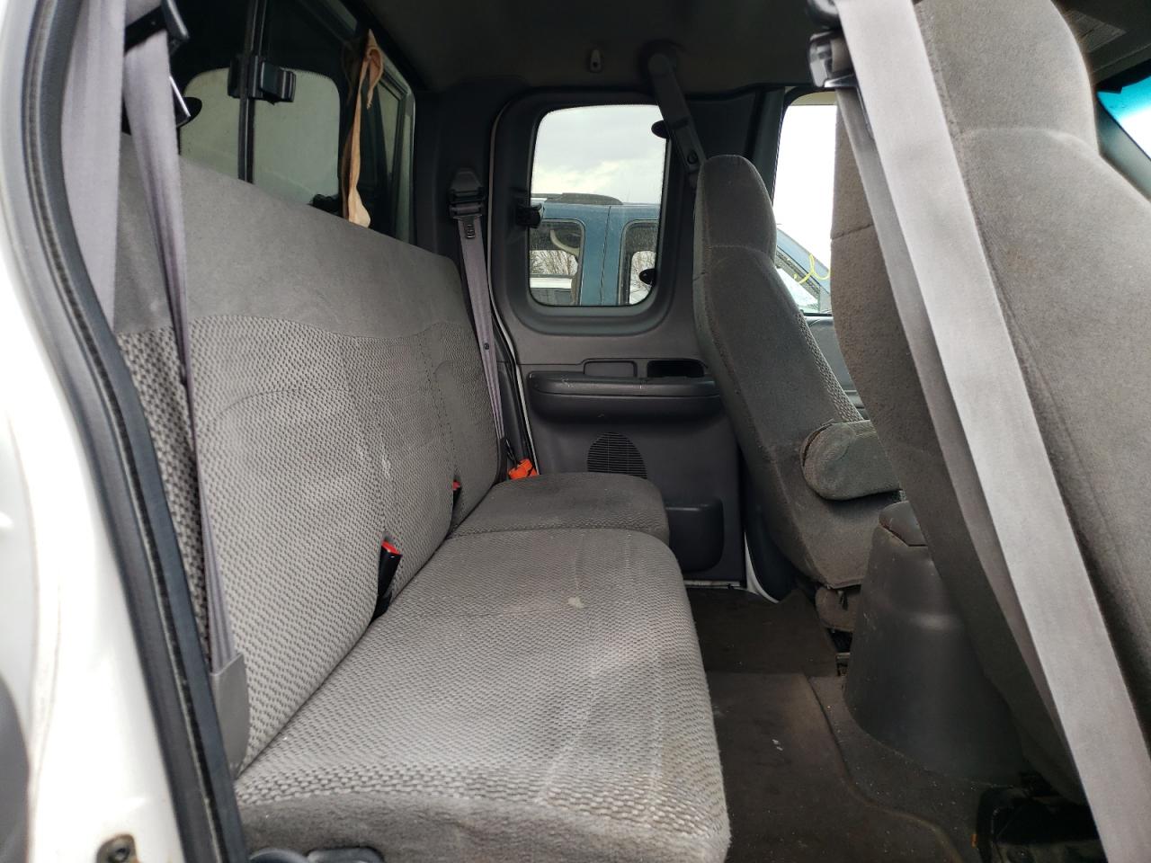 Photo 6 from auction – 2000 FORD F150 with VIN 1FTRX18LXYNB48243