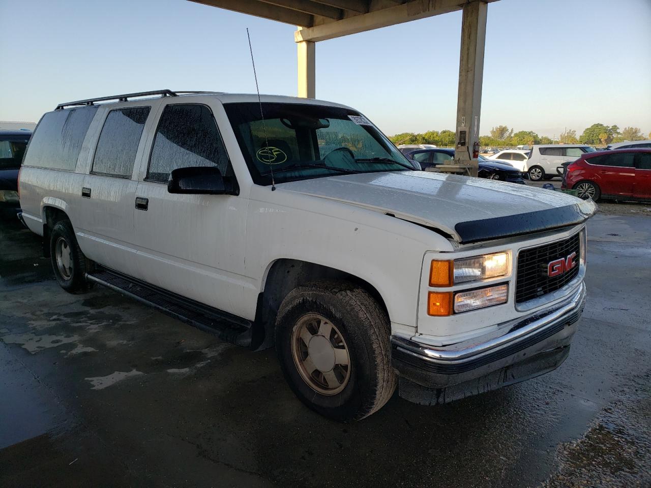 Photo 1 from auction – 1997 GMC SUBURBAN C with VIN 1GKEC16R2VJ703713