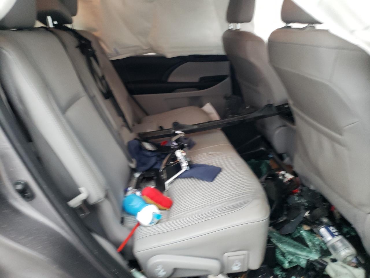 Photo 6 from auction – 2019 TOYOTA HIGHLANDER with VIN 5TDZZRFH7KS326103