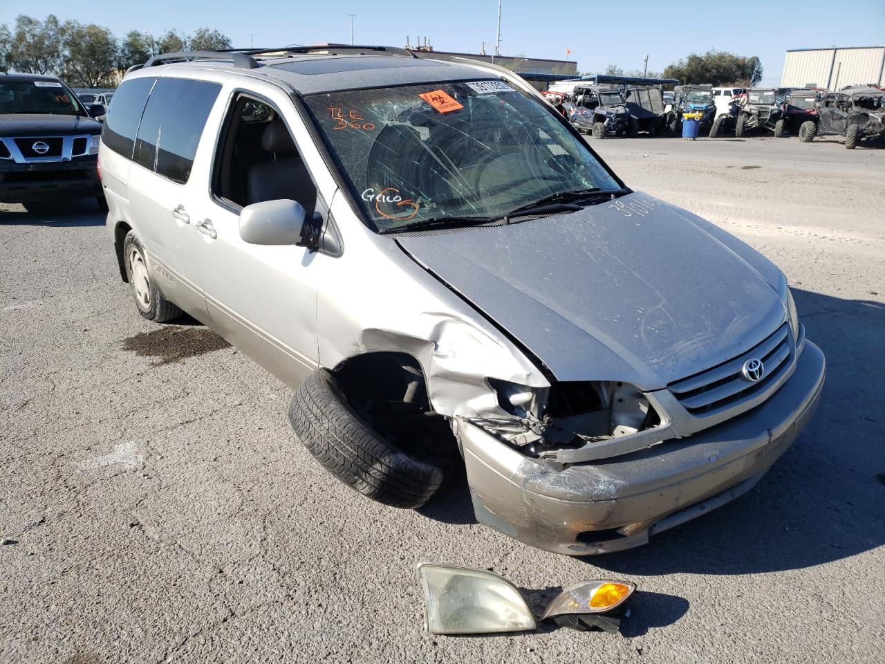 TOYOTA SIENNA LE 2002 with VIN 4T3ZF13C72U472325 - Photo from auction