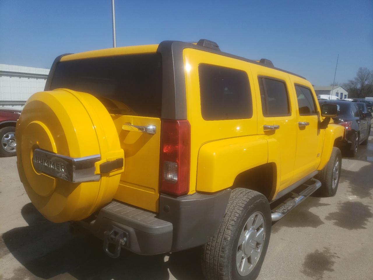 Photo 4 from auction – 2007 HUMMER H3 with VIN 5GTDN13E078197532