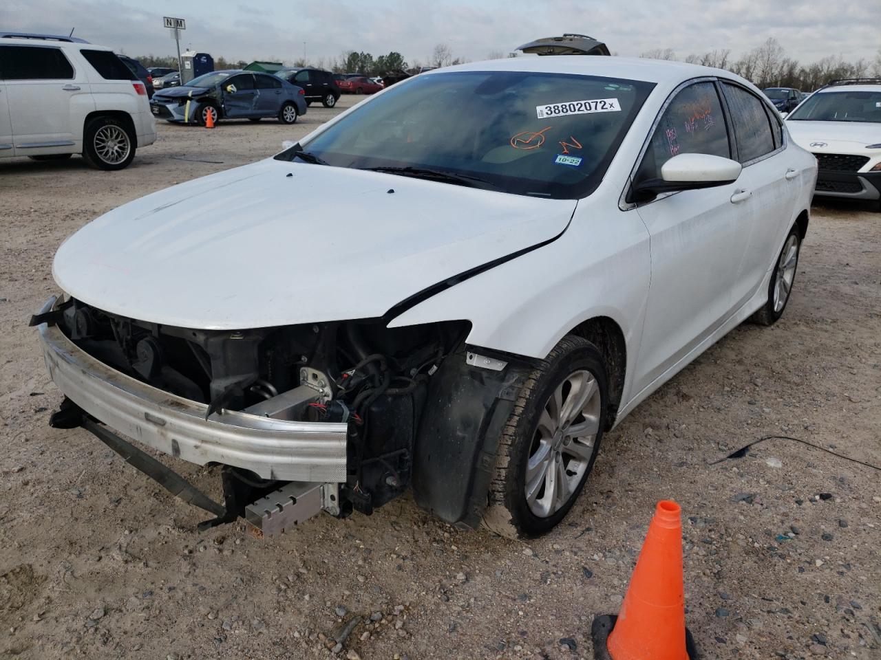 Photo 2 from auction – 2016 CHRYSLER 200 LIMITE with VIN 1C3CCCAB5GN129214