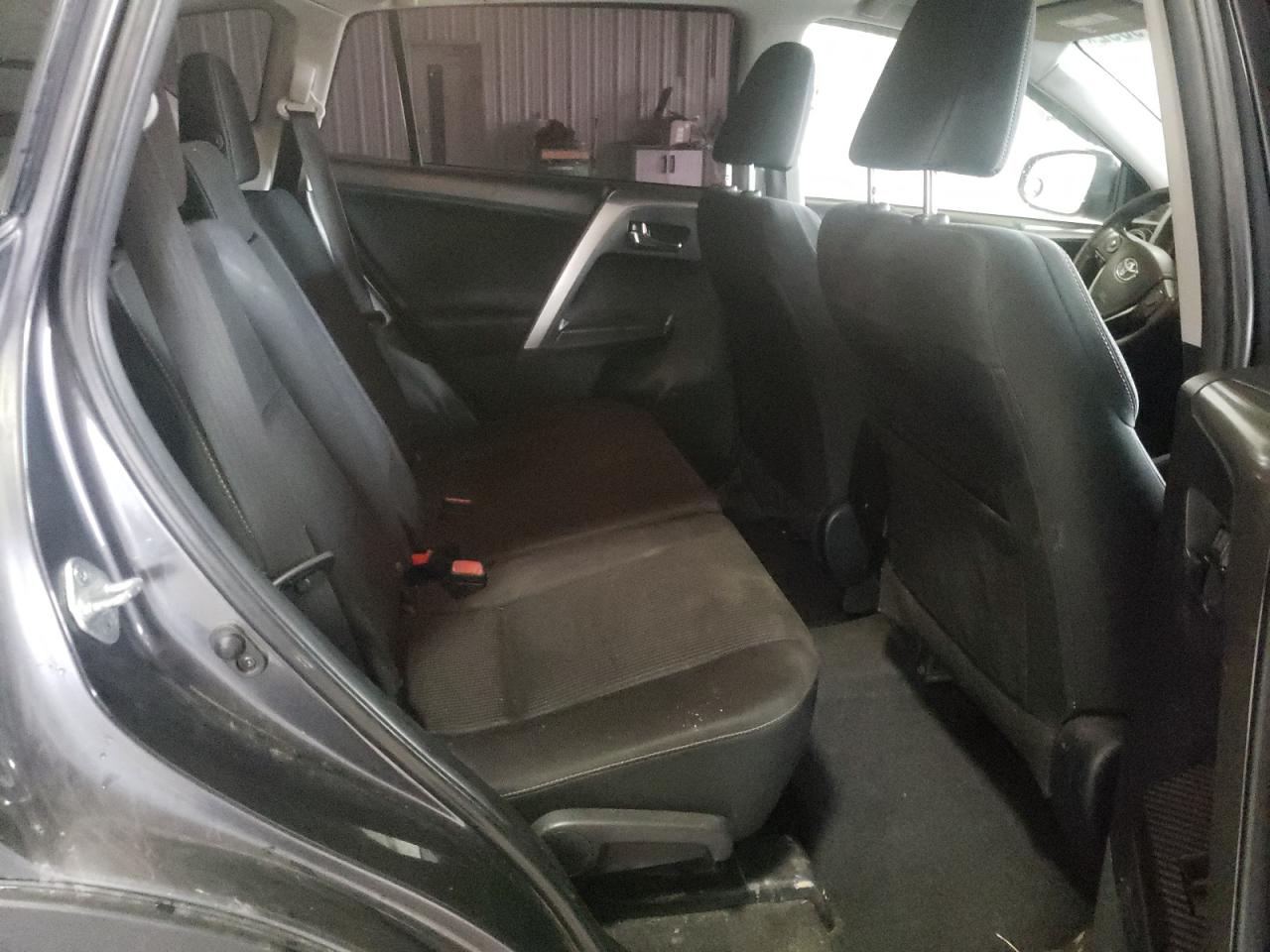 Photo 6 from auction – 2014 TOYOTA RAV4 XLE with VIN JTMRFREV0ED049553