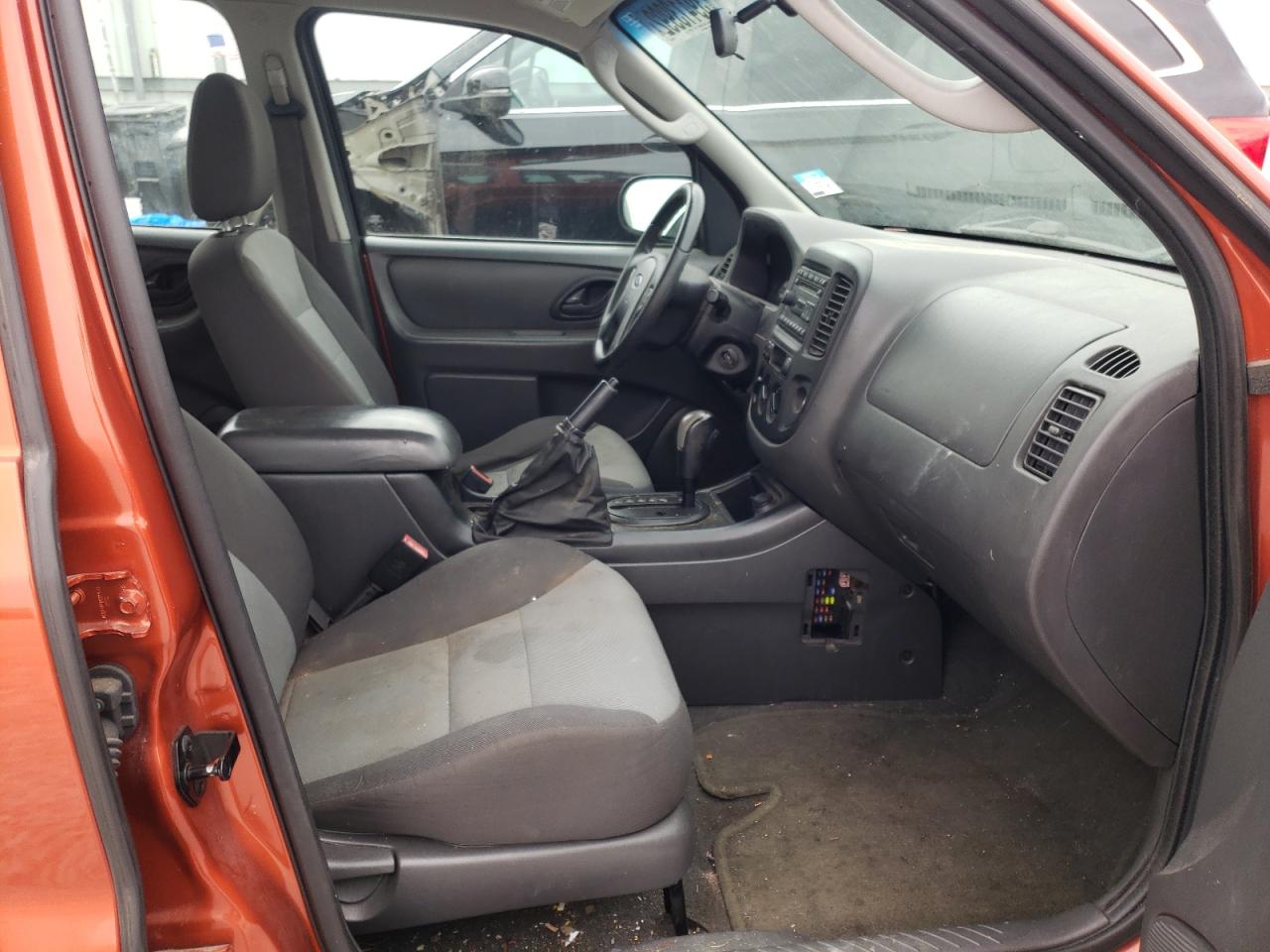 Photo 5 from auction – 2006 FORD ESCAPE XLS with VIN 1FMYU02Z46KB00341