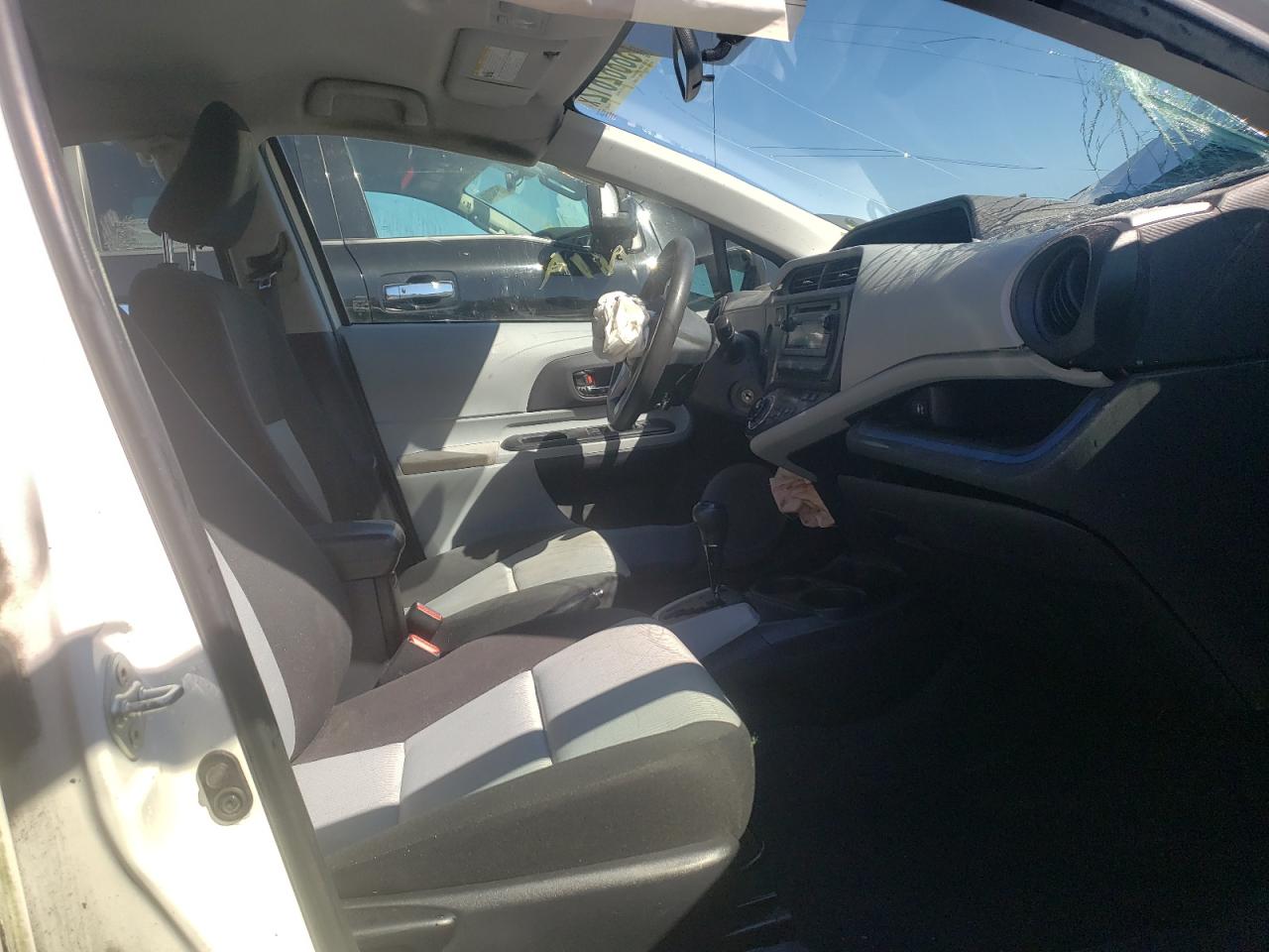 Photo 5 from auction – 2012 TOYOTA PRIUS C with VIN JTDKDTB33C1516177