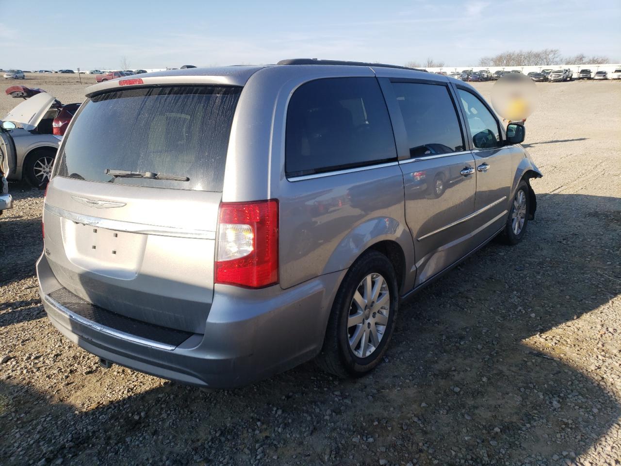 Photo 4 from auction – 2016 CHRYSLER TOWN & COU with VIN 2C4RC1BG8GR247765