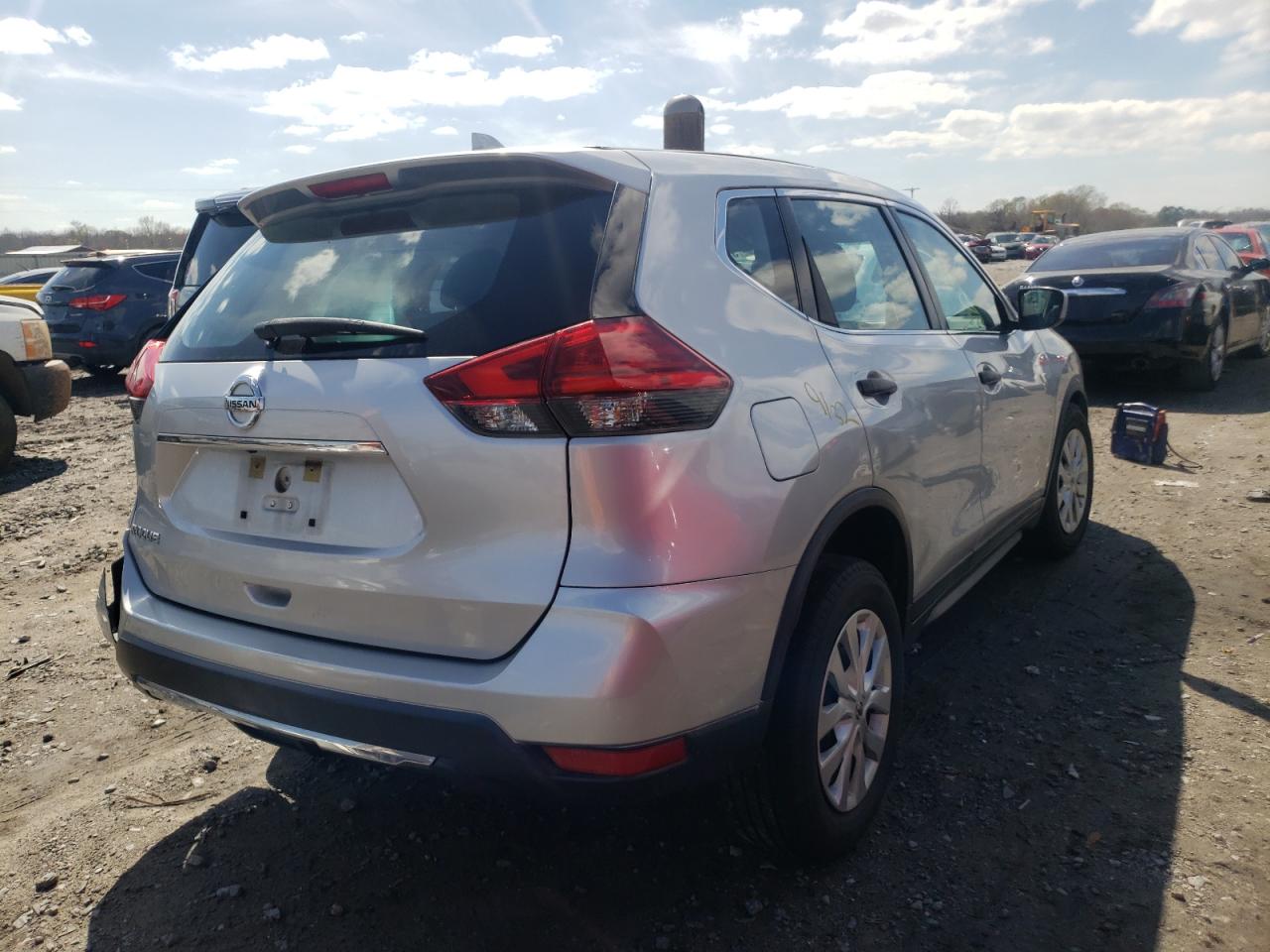 Photo 4 from auction – 2017 NISSAN ROGUE S with VIN KNMAT2MT1HP576162