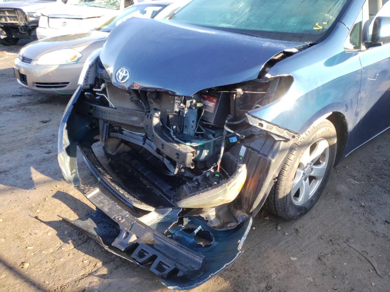 Photo 9 from auction – 2011 TOYOTA SIENNA LE with VIN 5TDKK3DC9BS041865
