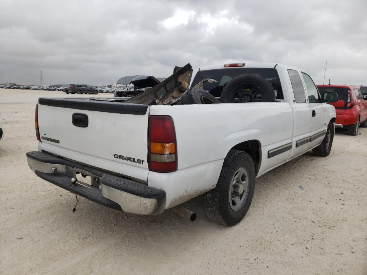 Photo 4 from auction – 2000 CHEVROLET SILVERADO with VIN 1GCEC19T9YE100029