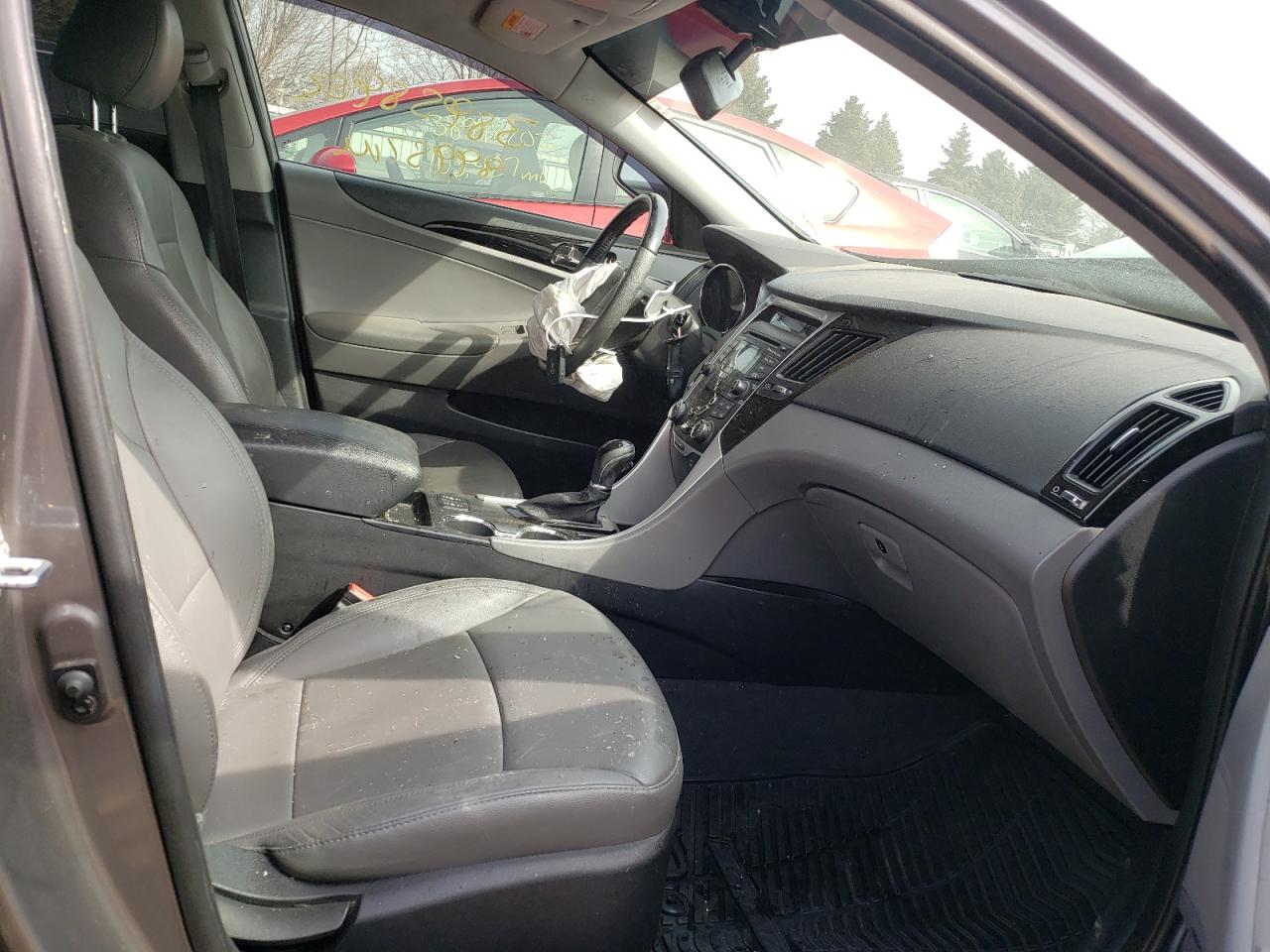 Фото 5 с аукциона – 2012 HYUNDAI SONATA SE с VIN 5NPEC4AB5CH372400