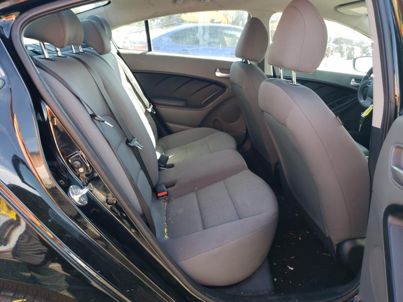 Photo 6 from auction – 2018 KIA FORTE LX with VIN 3KPFK4A76JE280989
