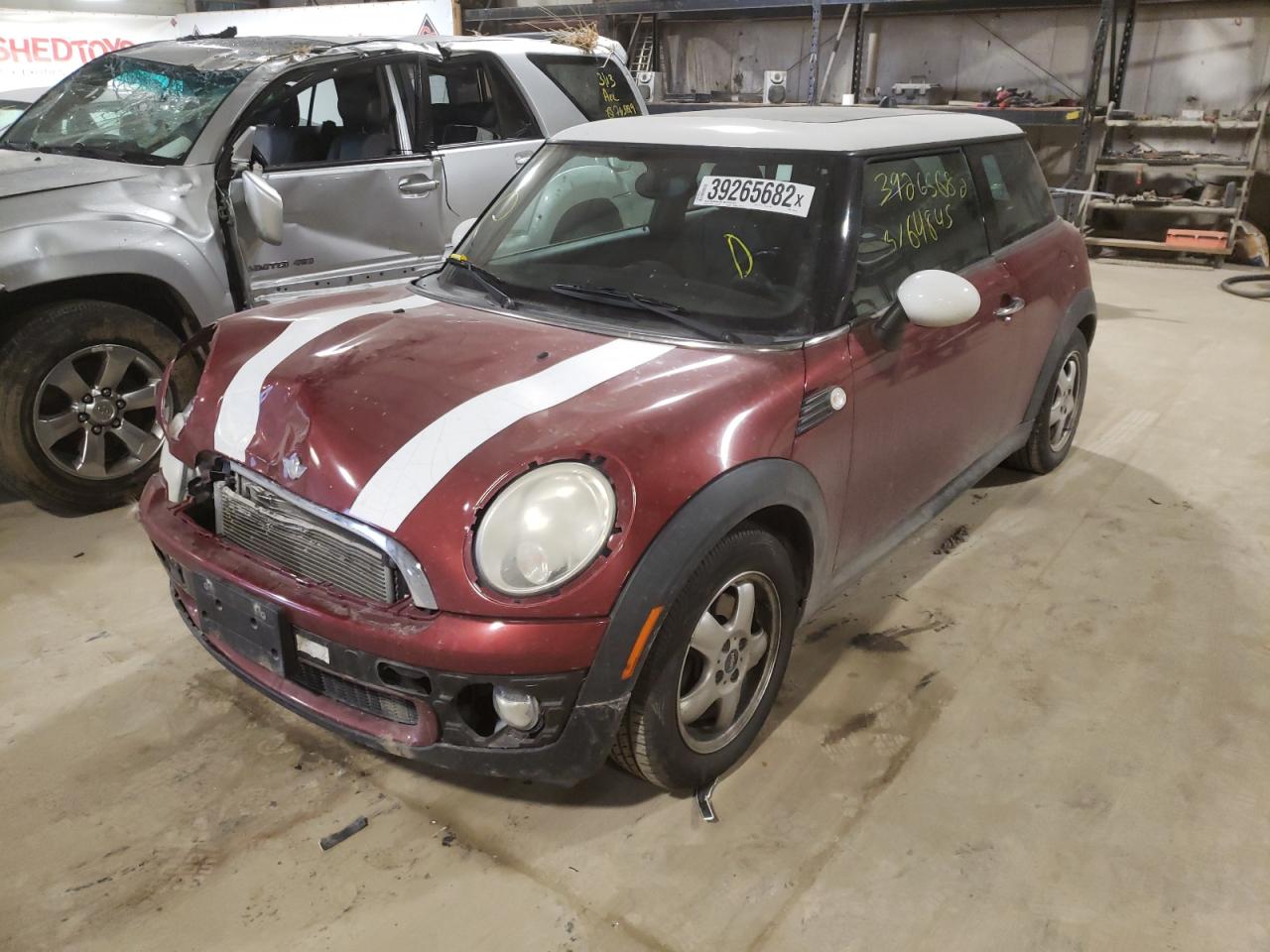 Photo 2 from auction – 2007 MINI COOPER with VIN WMWMF33507TL68418