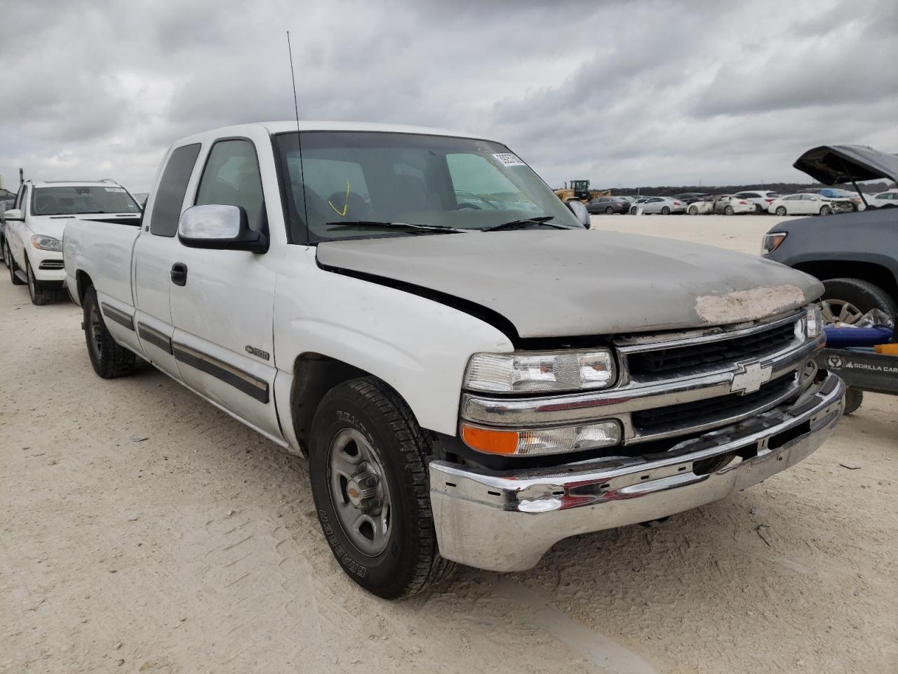 CHEVROLET SILVERADO 2000 with VIN 1GCEC19T9YE100029 - Photo from auction
