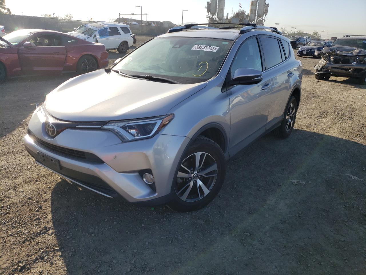 Photo 2 from auction – 2017 TOYOTA RAV4 XLE with VIN 2T3WFREV3HW404984