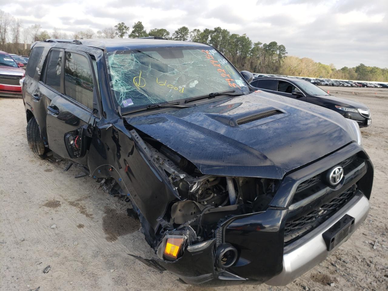 TOYOTA 4RUNNER SR 2018 with VIN JTEBU5JR6J5515642 - Photo from auction