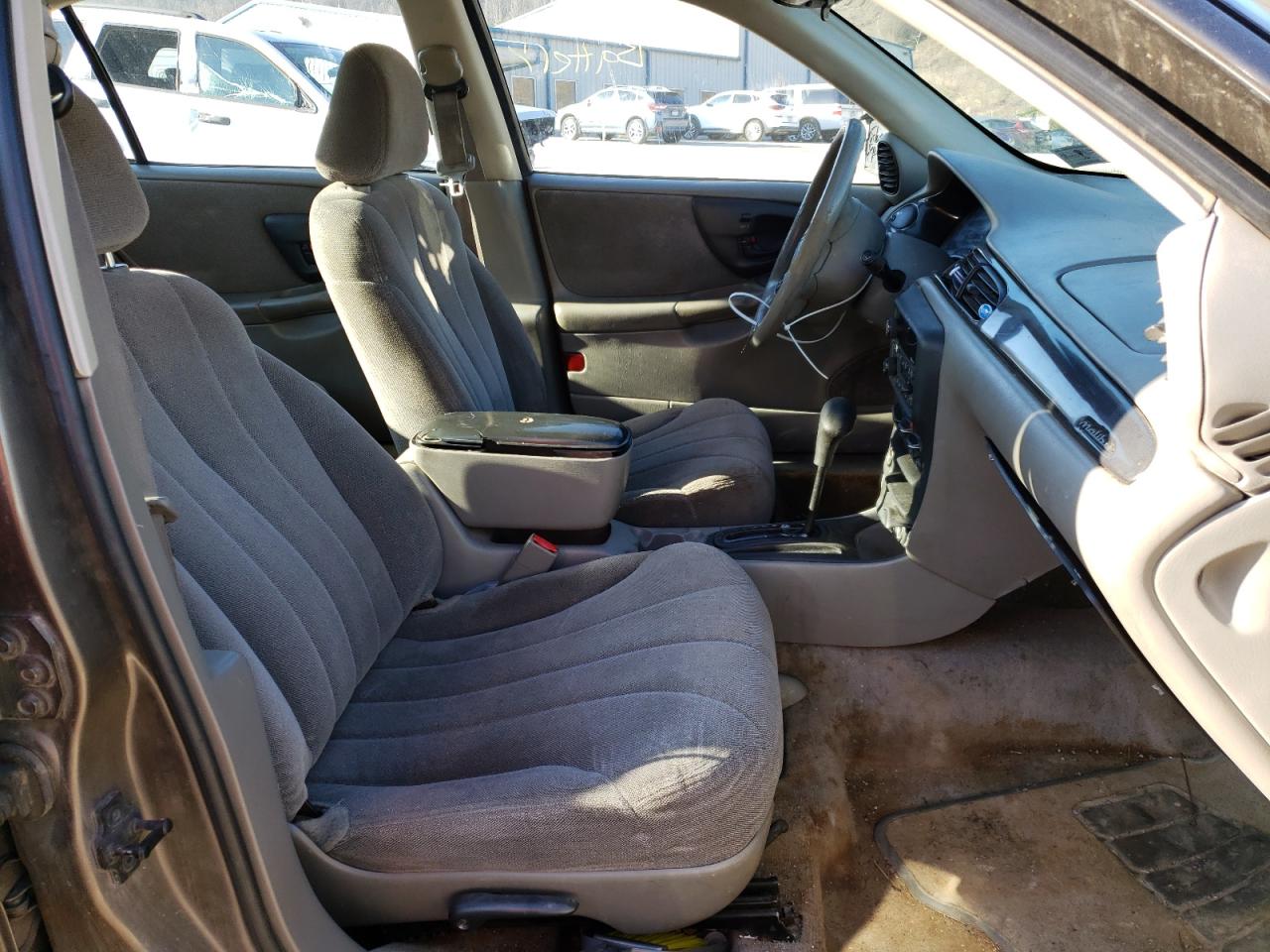 Photo 5 from auction – 2001 CHEVROLET MALIBU with VIN 1G1ND52J216117289