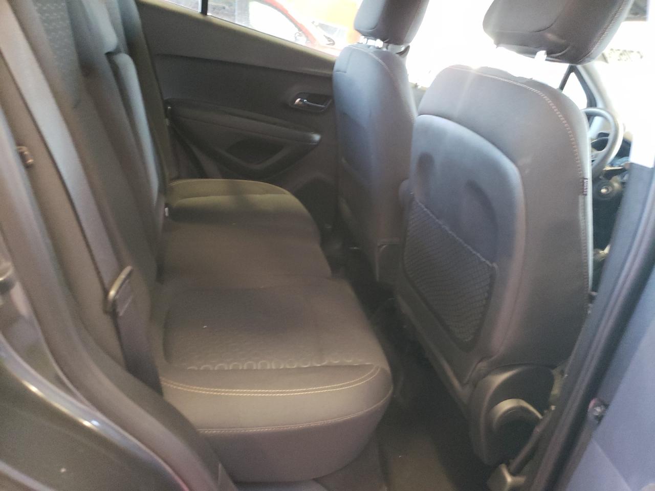 Photo 6 from auction – 2020 CHEVROLET TRAX LS with VIN 3GNCJKSB1LL199854