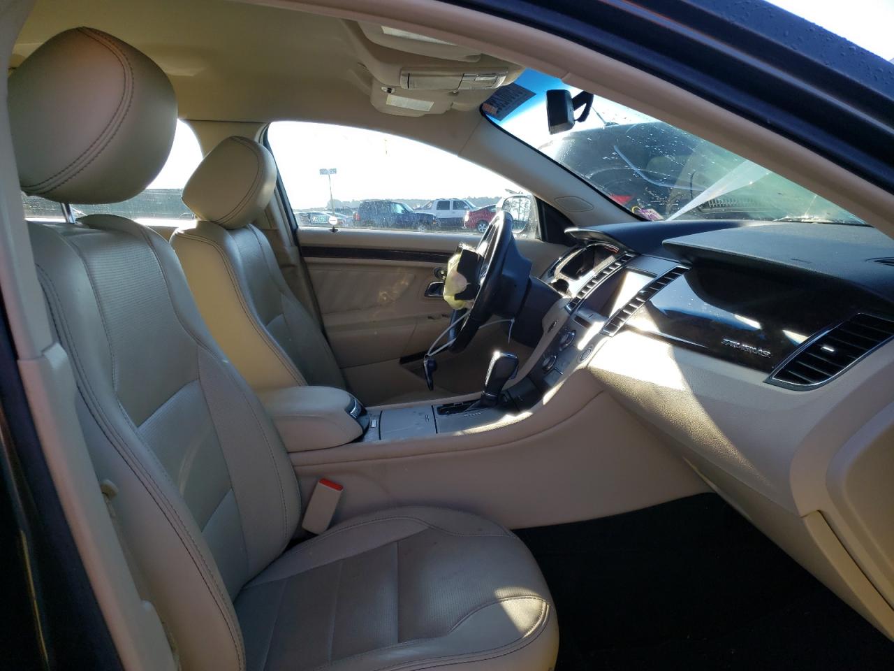 Photo 5 from auction – 2015 FORD TAURUS LIM with VIN 1FAHP2F84FG164526