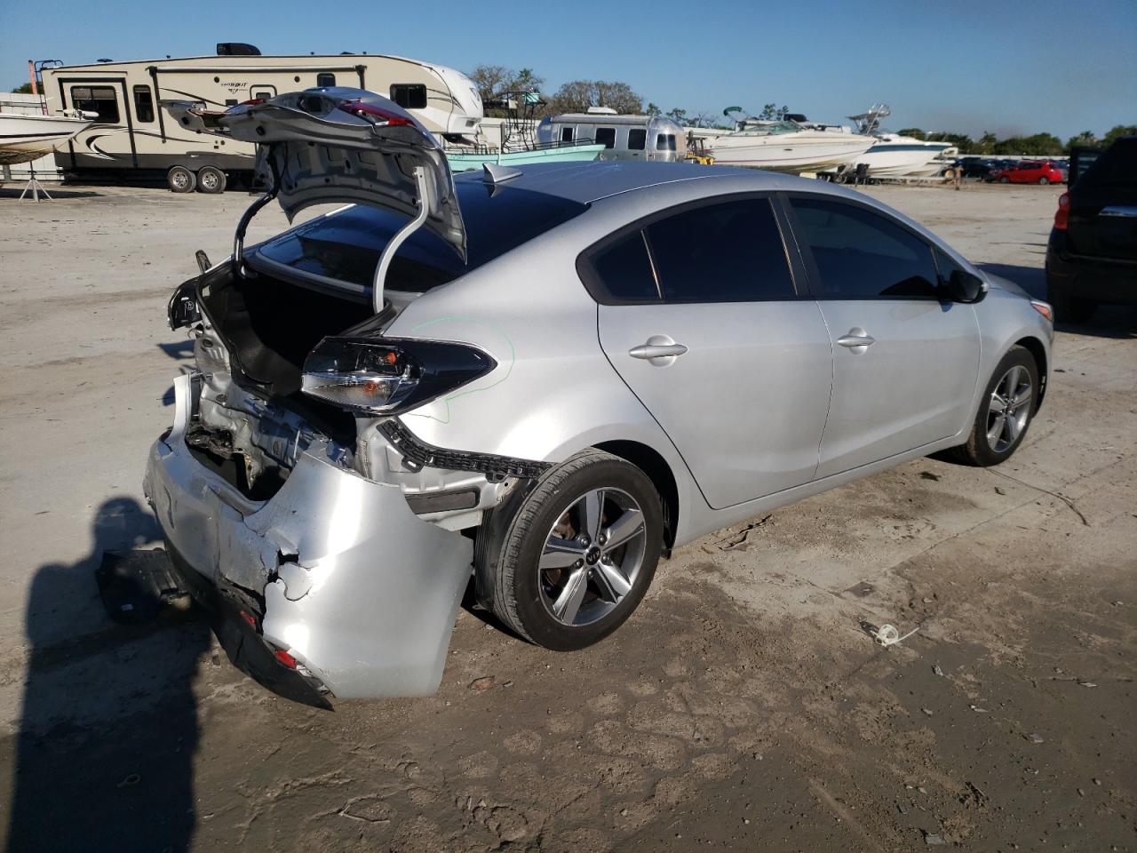 Photo 4 from auction – 2018 KIA FORTE LX with VIN 3KPFL4A79JE198087
