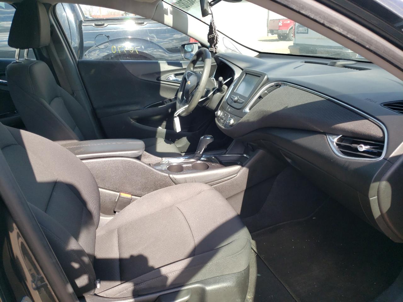 Photo 5 from auction – 2016 CHEVROLET MALIBU LT with VIN 1G1ZE5ST5GF319245