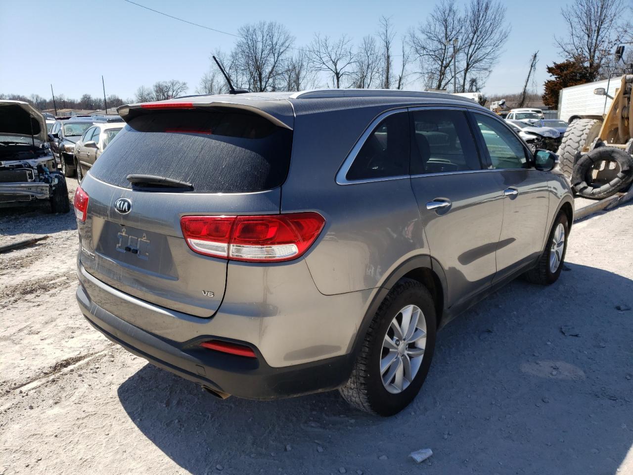 Photo 4 from auction – 2016 KIA SORENTO LX with VIN 5XYPG4A55GG104810