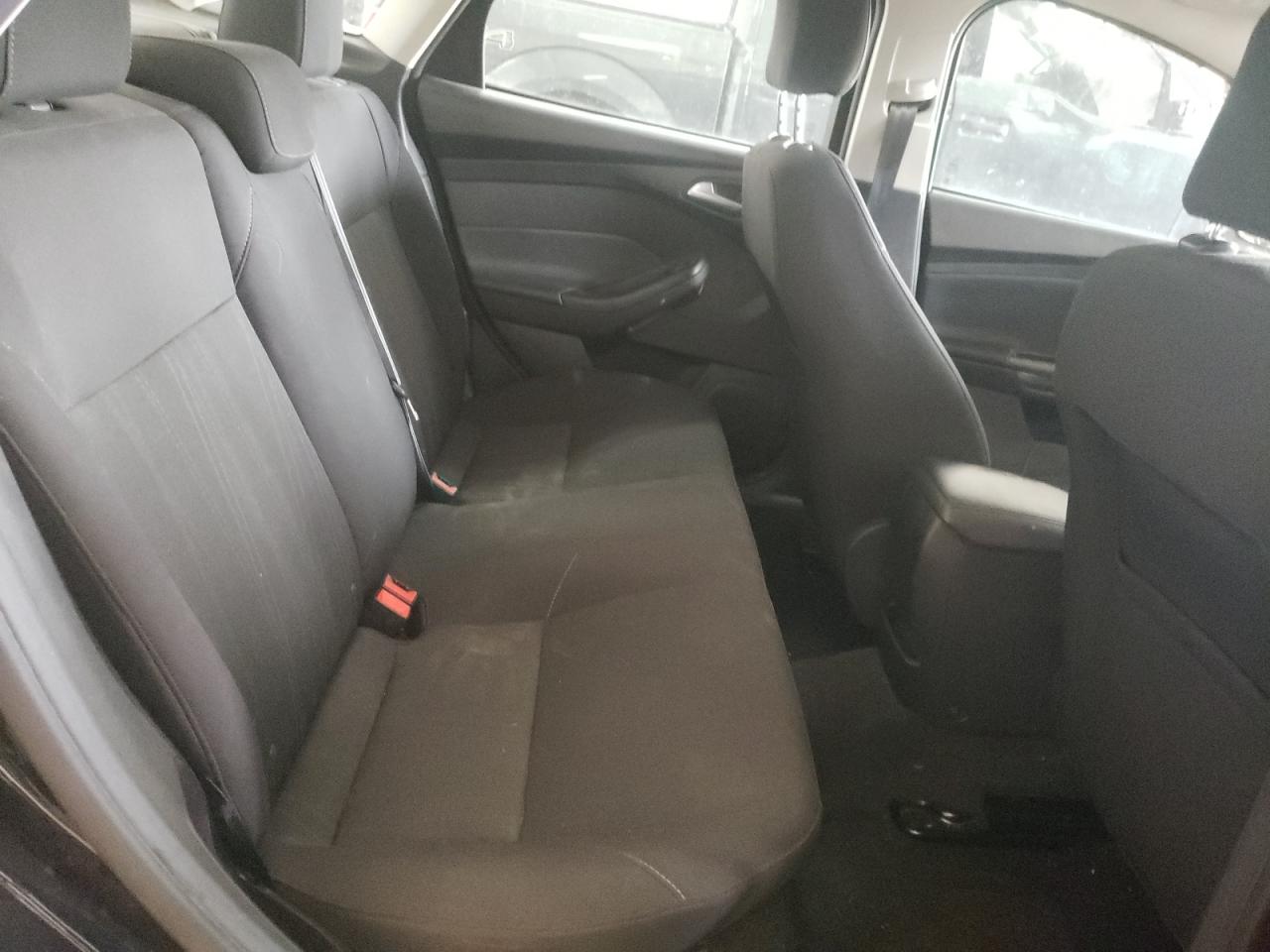 Photo 6 from auction – 2016 FORD FOCUS SE with VIN 1FADP3F23GL404237