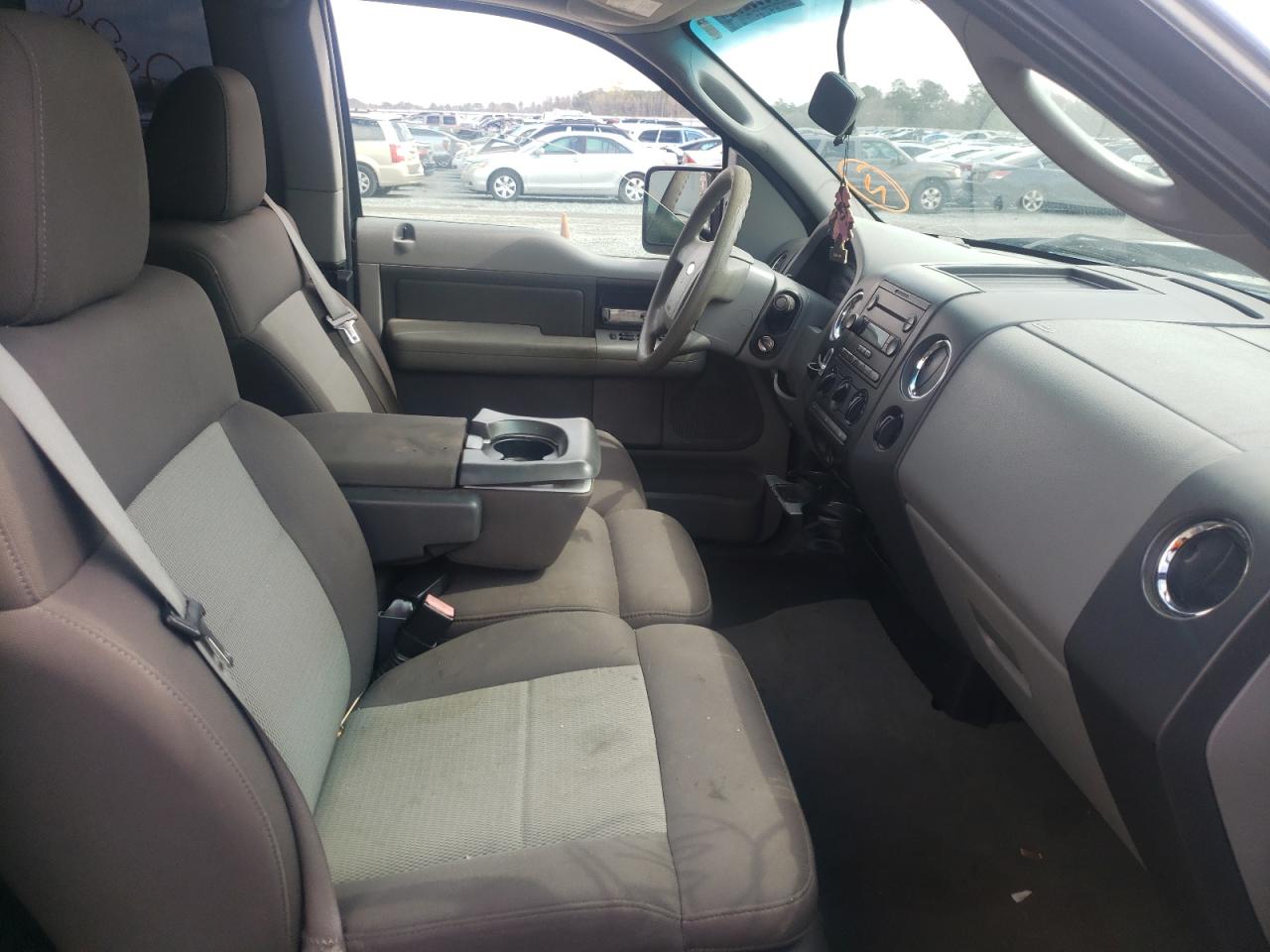 Photo 5 from auction – 2005 FORD F150 with VIN 1FTPX12555NB42623