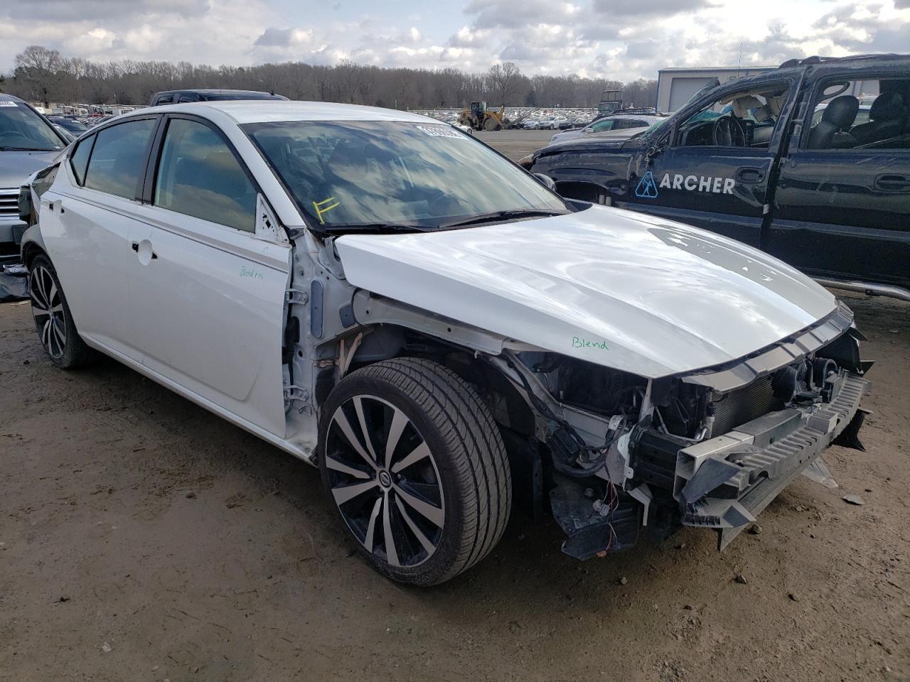 NISSAN ALTIMA SR 2019 with VIN 1N4BL4CV8KN303912 - Photo from auction