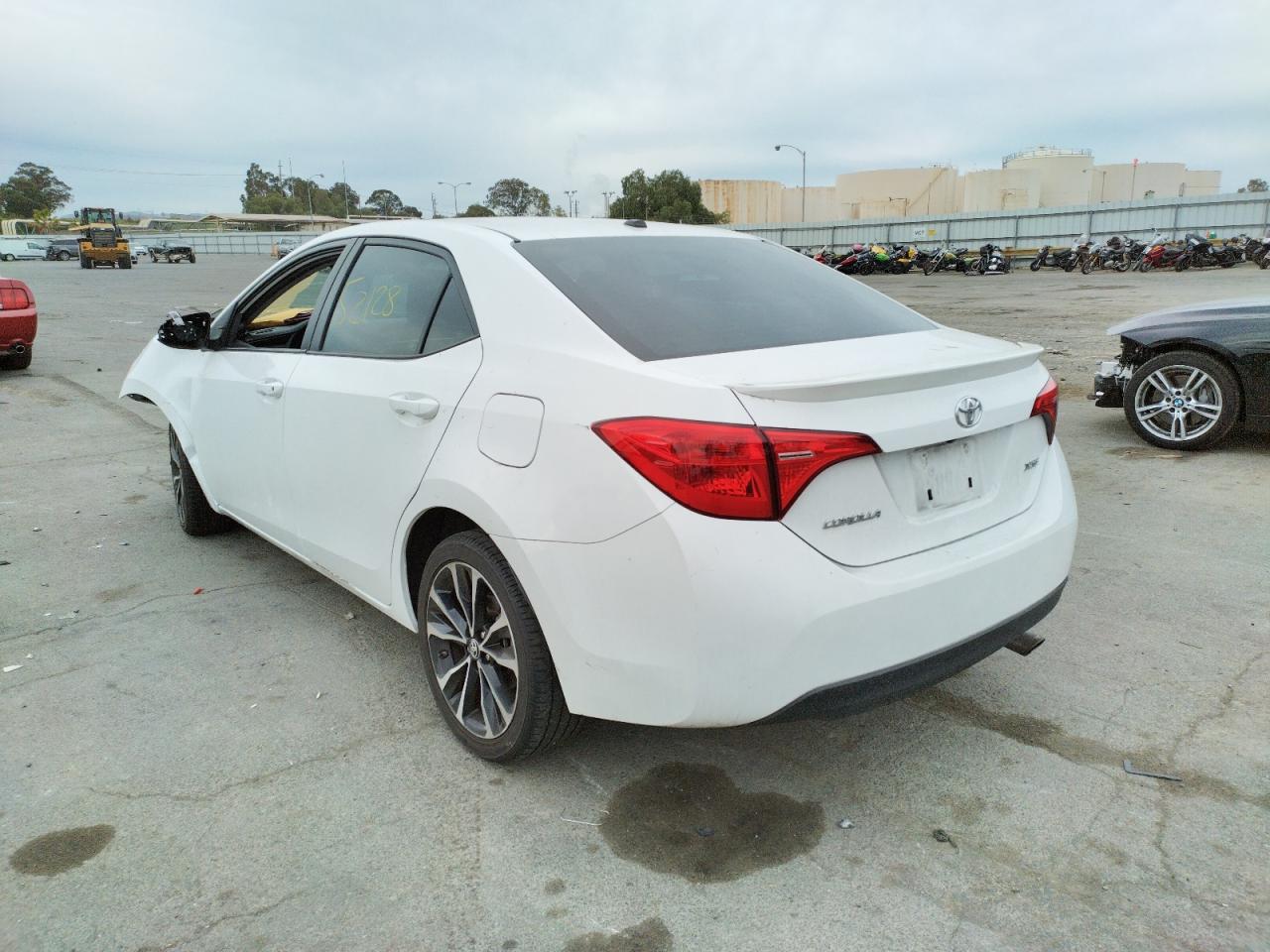 Photo 3 from auction – 2018 TOYOTA COROLLA L with VIN 2T1BURHE3JC072822