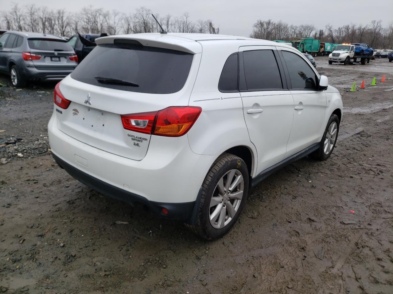 Photo 4 from auction – 2015 MITSUBISHI OUTLANDER with VIN 4A4AP3AWXFE041762