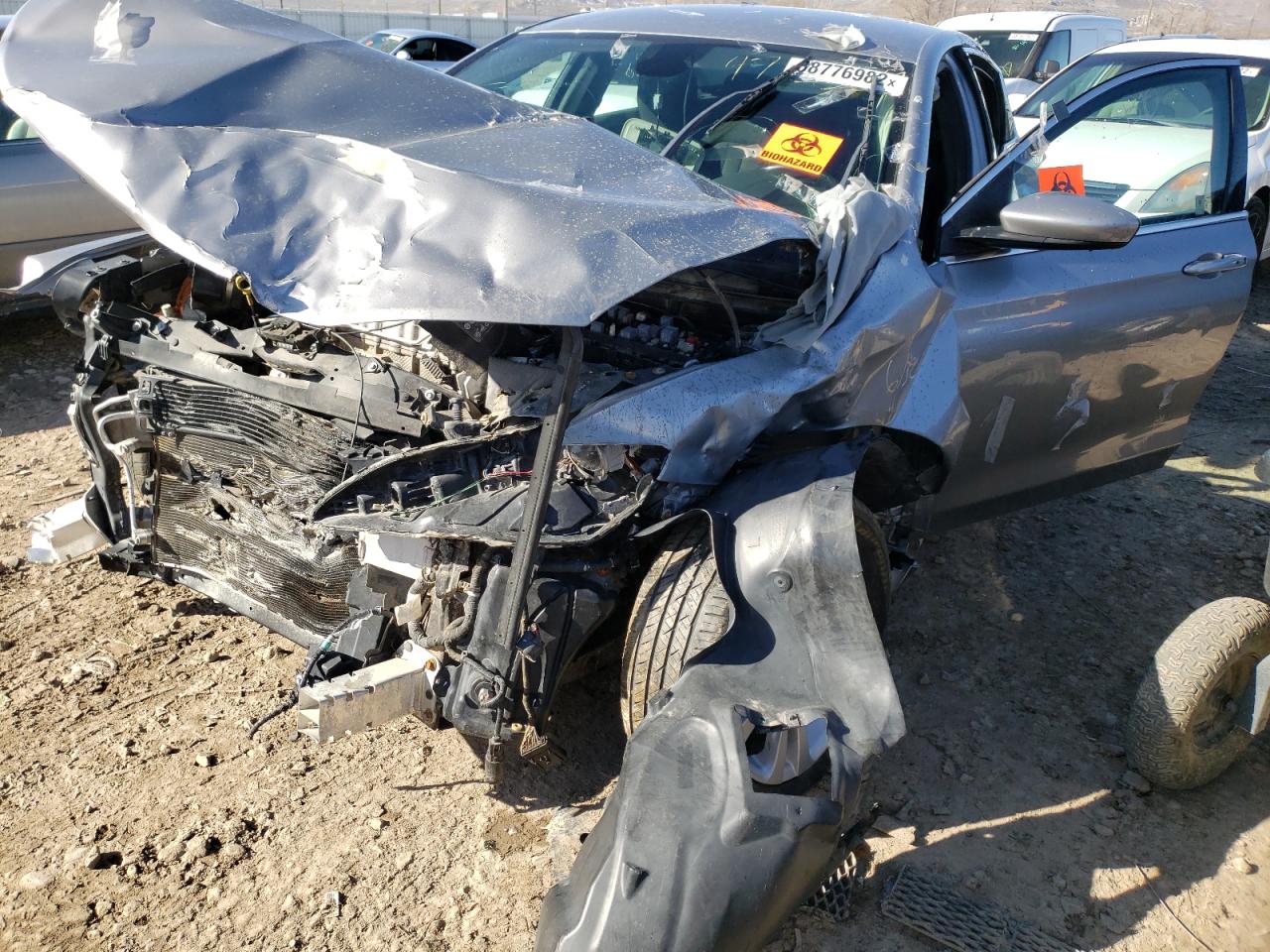 Photo 2 from auction – 2015 CHRYSLER 200 LIMITE with VIN 1C3CCCABXFN617086