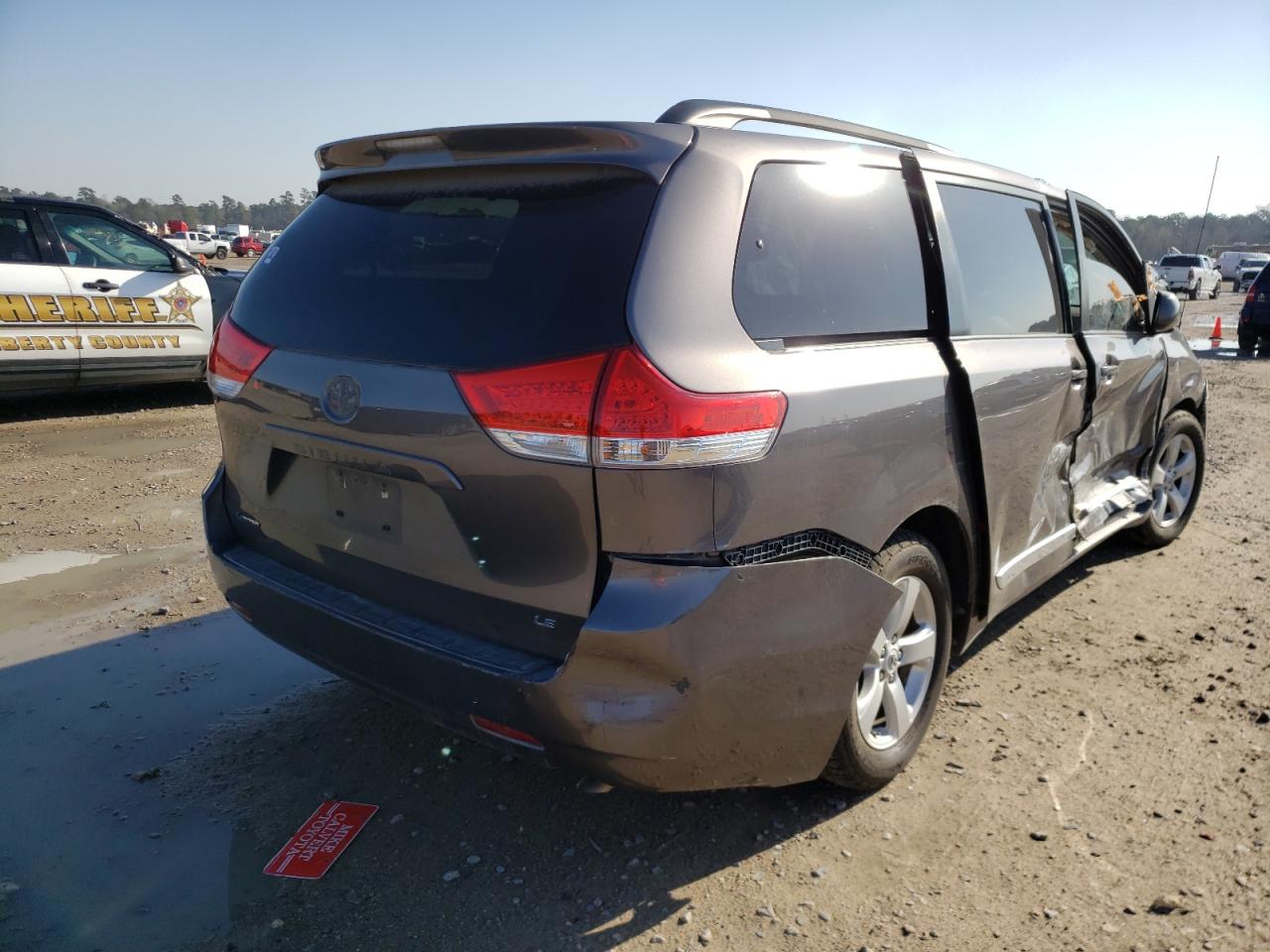 Photo 4 from auction – 2011 TOYOTA SIENNA LE with VIN 5TDKK3DC9BS161956