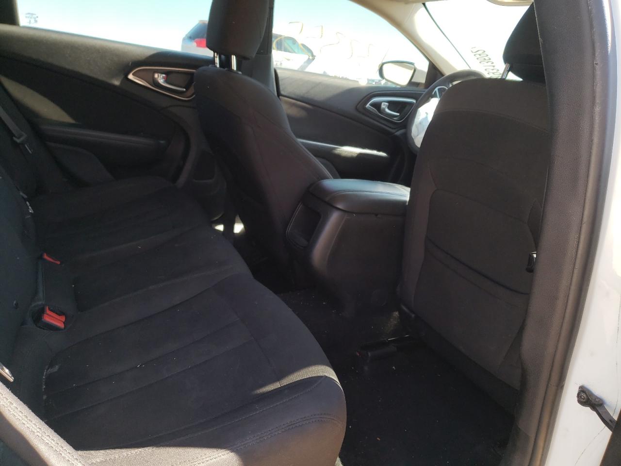 Photo 6 from auction – 2016 CHRYSLER 200 LIMITE with VIN 1C3CCCABXGN109248