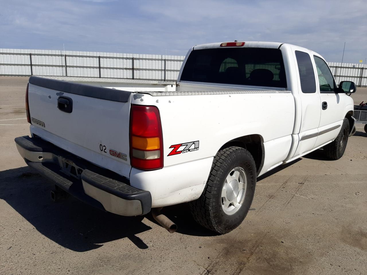 Photo 4 from auction – 2003 GMC NEW SIERRA with VIN 2GTEK19T631359770