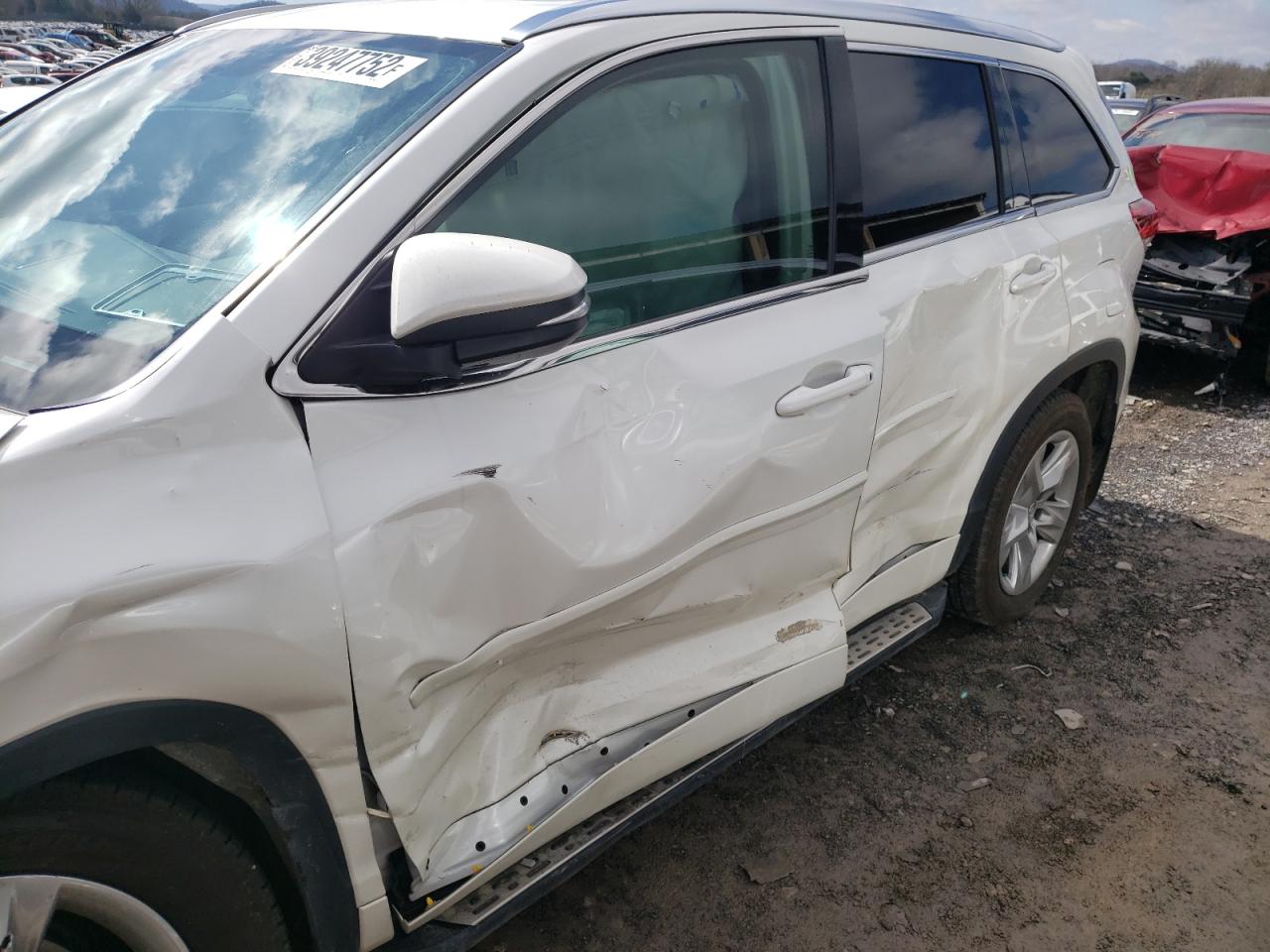 Photo 9 from auction – 2018 TOYOTA HIGHLANDER with VIN 5TDDZRFH8JS904783
