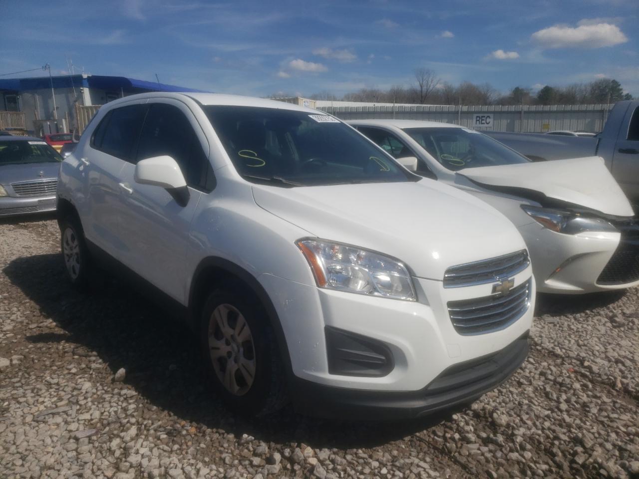 CHEVROLET TRAX LS 2016 with VIN KL7CJKSB6GB753628 - Photo from auction