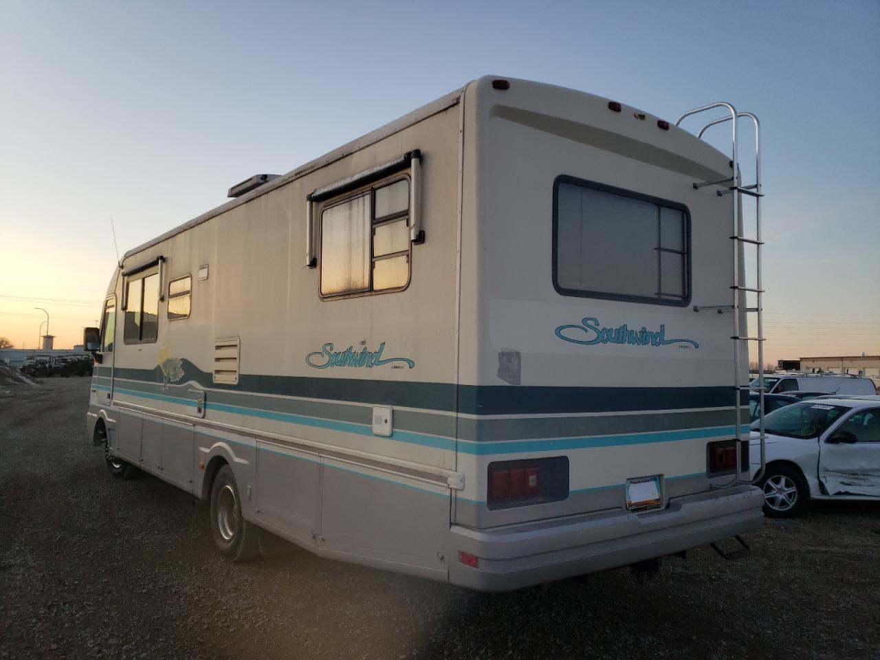 Photo 3 from auction – 1994 FORD SOUTHWIND with VIN 3FCMF53G4RJB01219