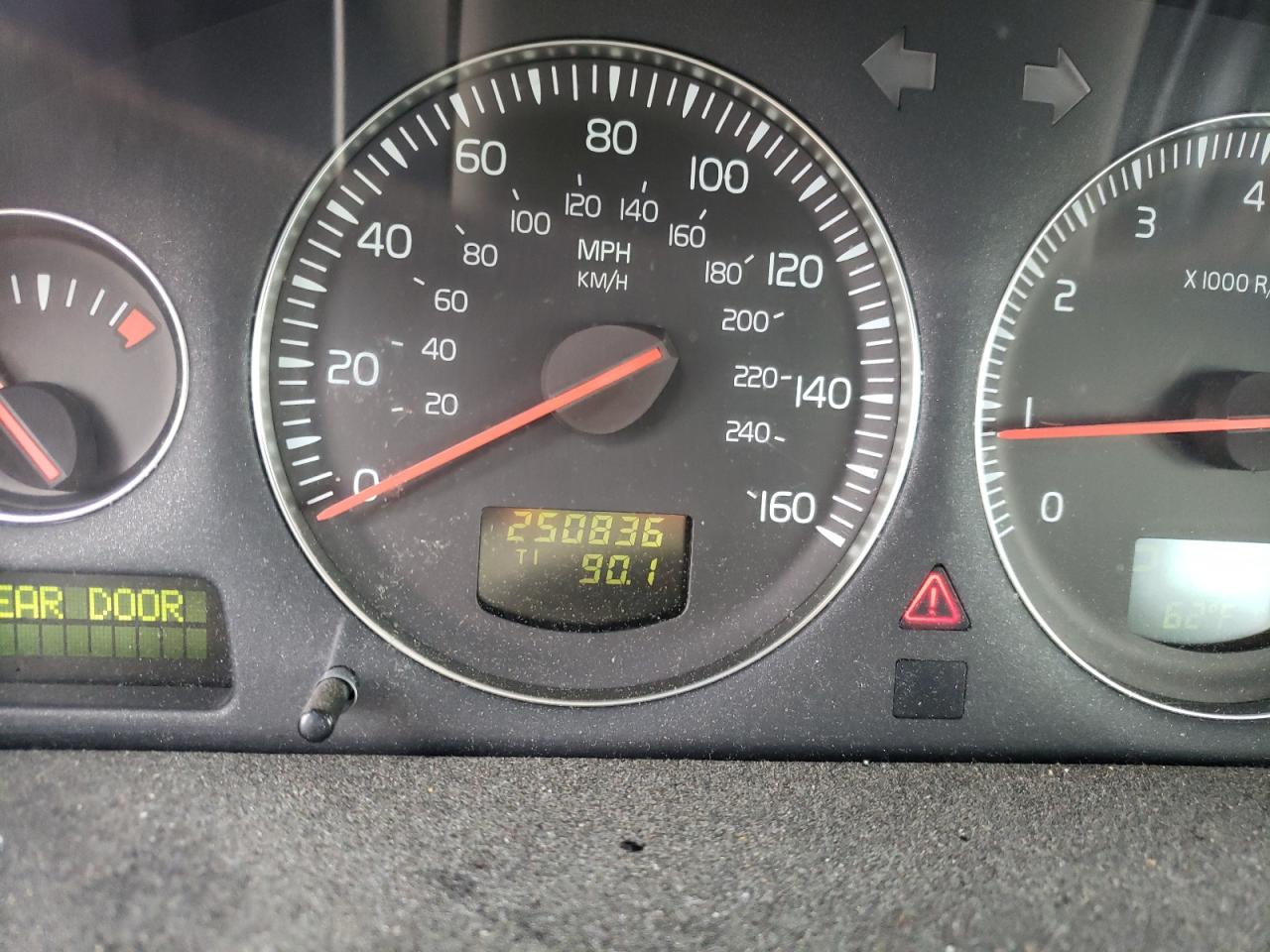 Photo 8 from auction – 2004 VOLVO S80 2.5T with VIN YV1TS59H441375204