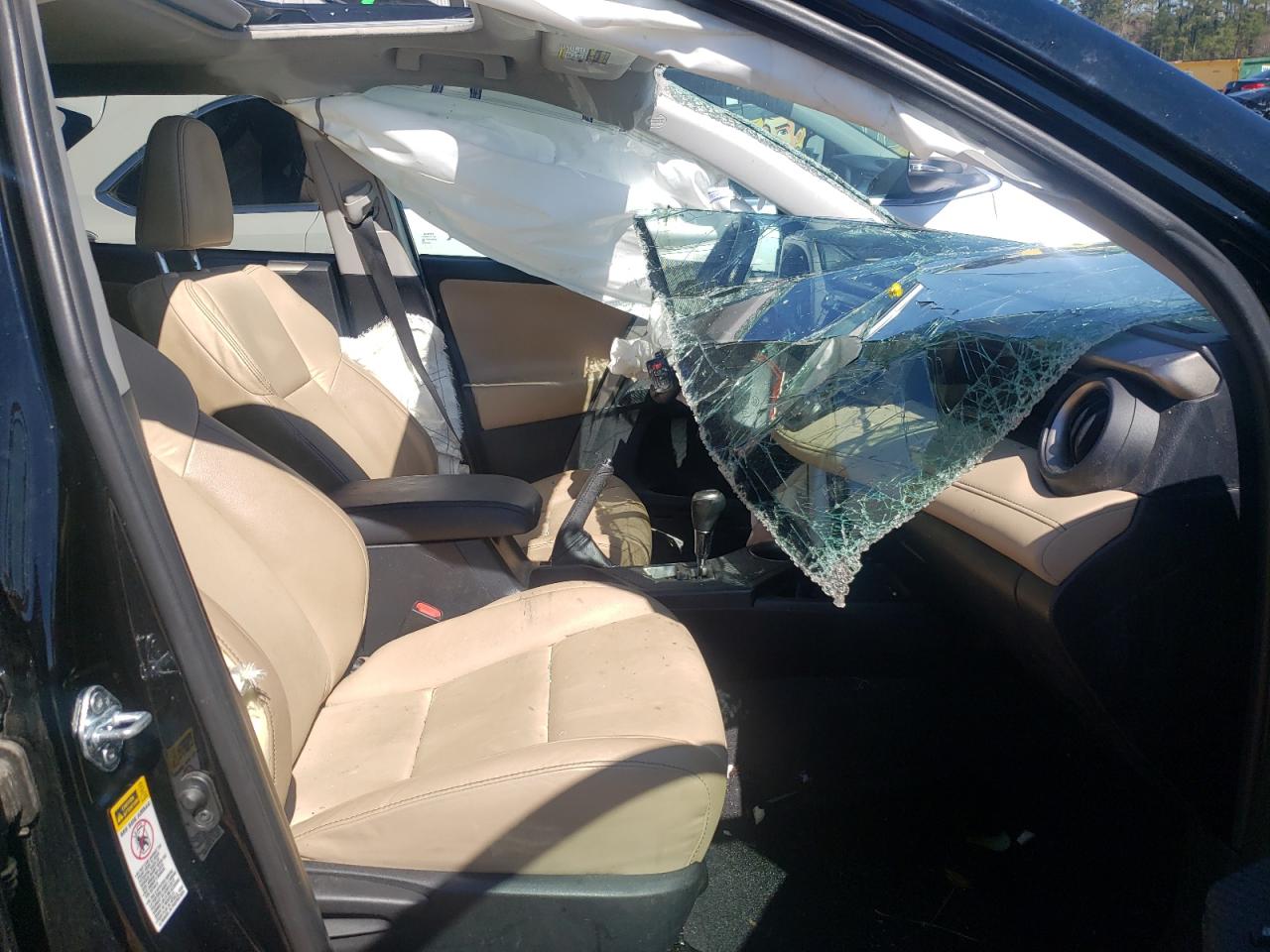 Photo 5 from auction – 2015 TOYOTA RAV4 LIMIT with VIN 2T3YFREVXFW203136