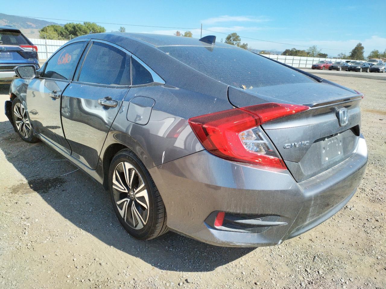 Photo 3 from auction – 2018 HONDA CIVIC EX with VIN JHMFC1F30JX030213
