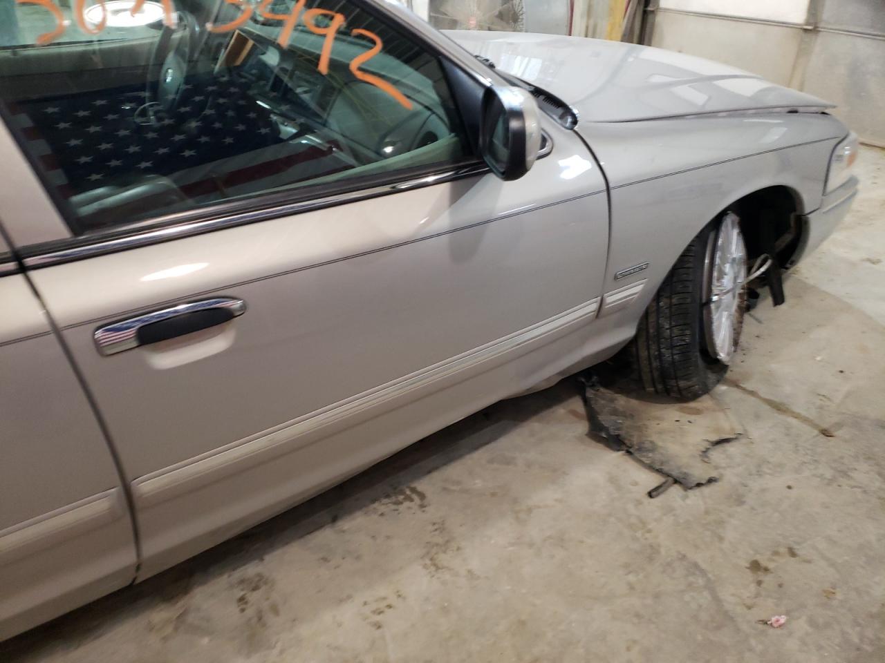 Photo 9 from auction – 2010 MERCURY GRAND MARQ with VIN 2MEBM7FV5AX624709