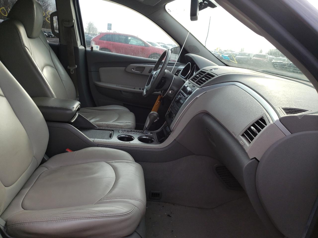 Photo 5 from auction – 2010 CHEVROLET TRAVERSE L with VIN 1GNLRGED0AJ202055