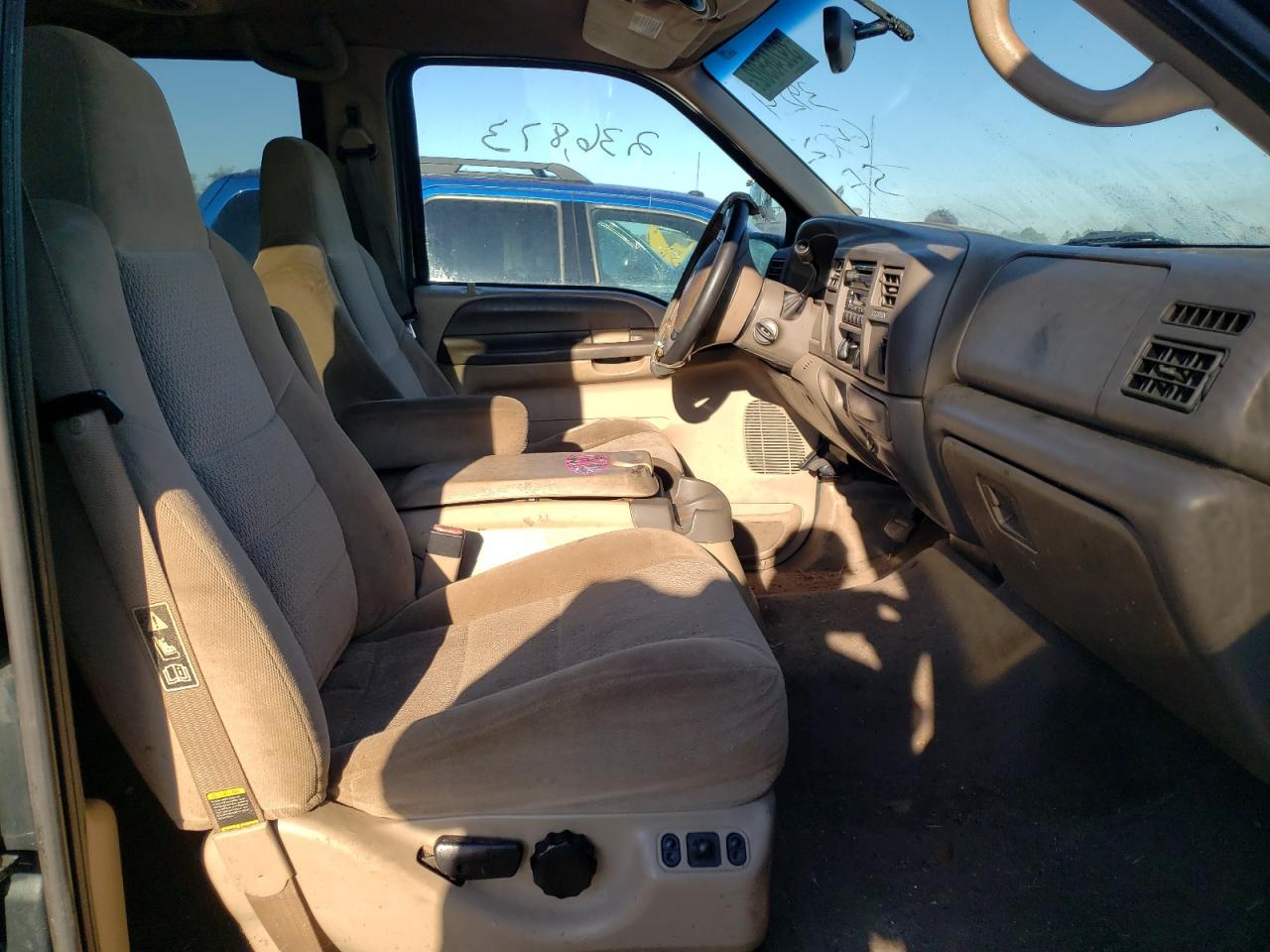 Photo 5 from auction – 2002 FORD EXCURSION with VIN 1FMNU40LX2ED49941