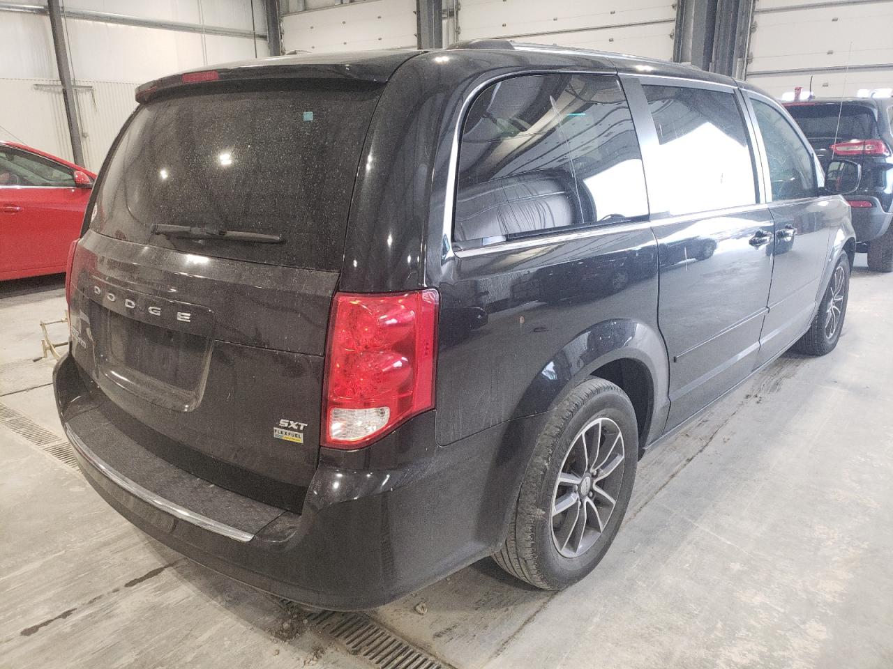 Photo 4 from auction – 2017 DODGE GRAND CARA with VIN 2C4RDGCG6HR580188