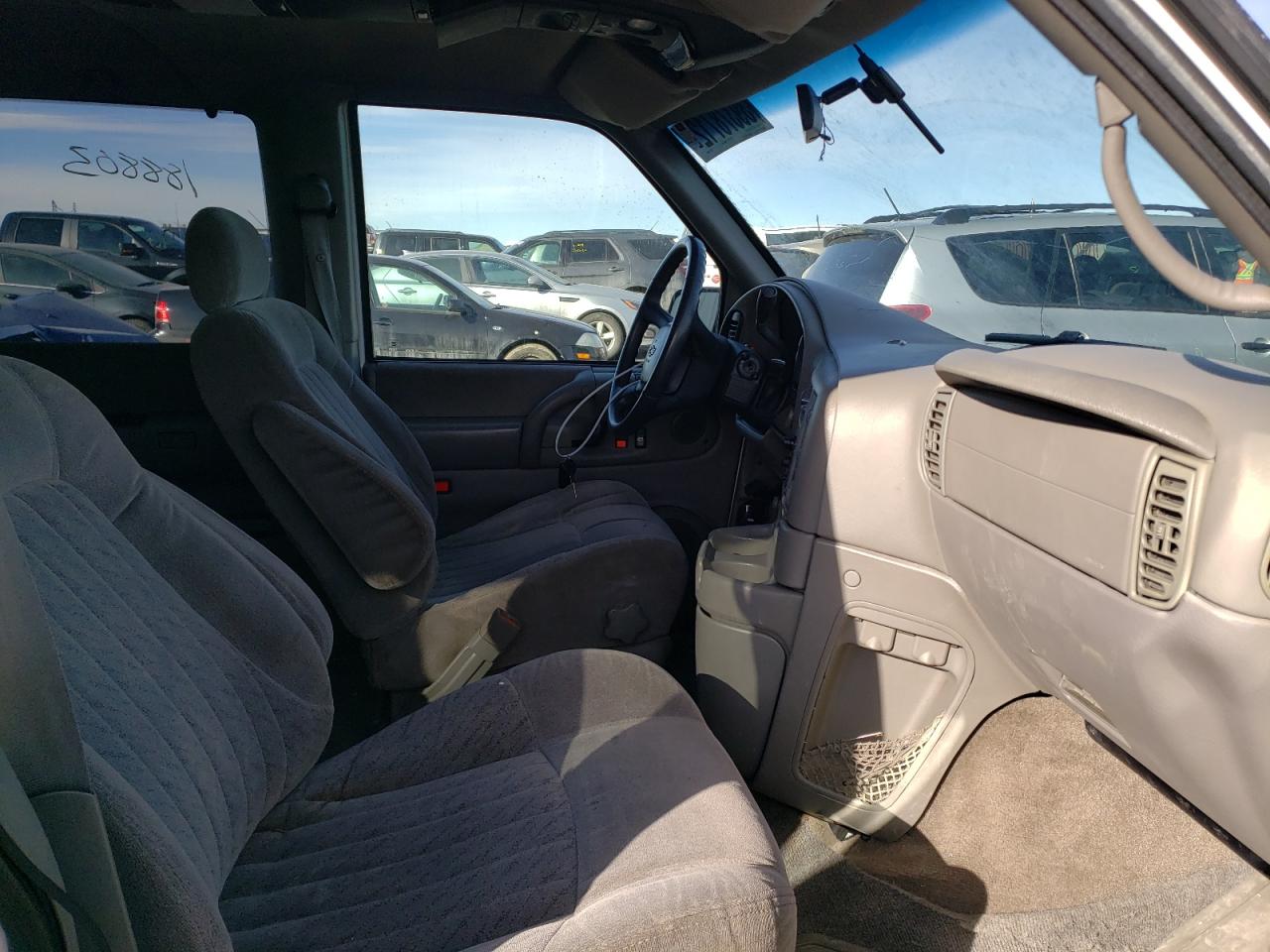 Photo 5 from auction – 2000 CHEVROLET ASTRO with VIN 1GNEL19W5YB154575