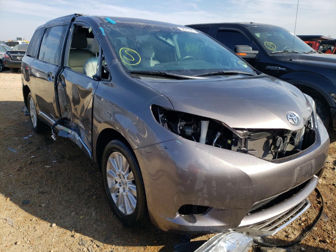 Photo 1 from auction – 2015 TOYOTA SIENNA XLE with VIN 5TDDK3DC8FS124802